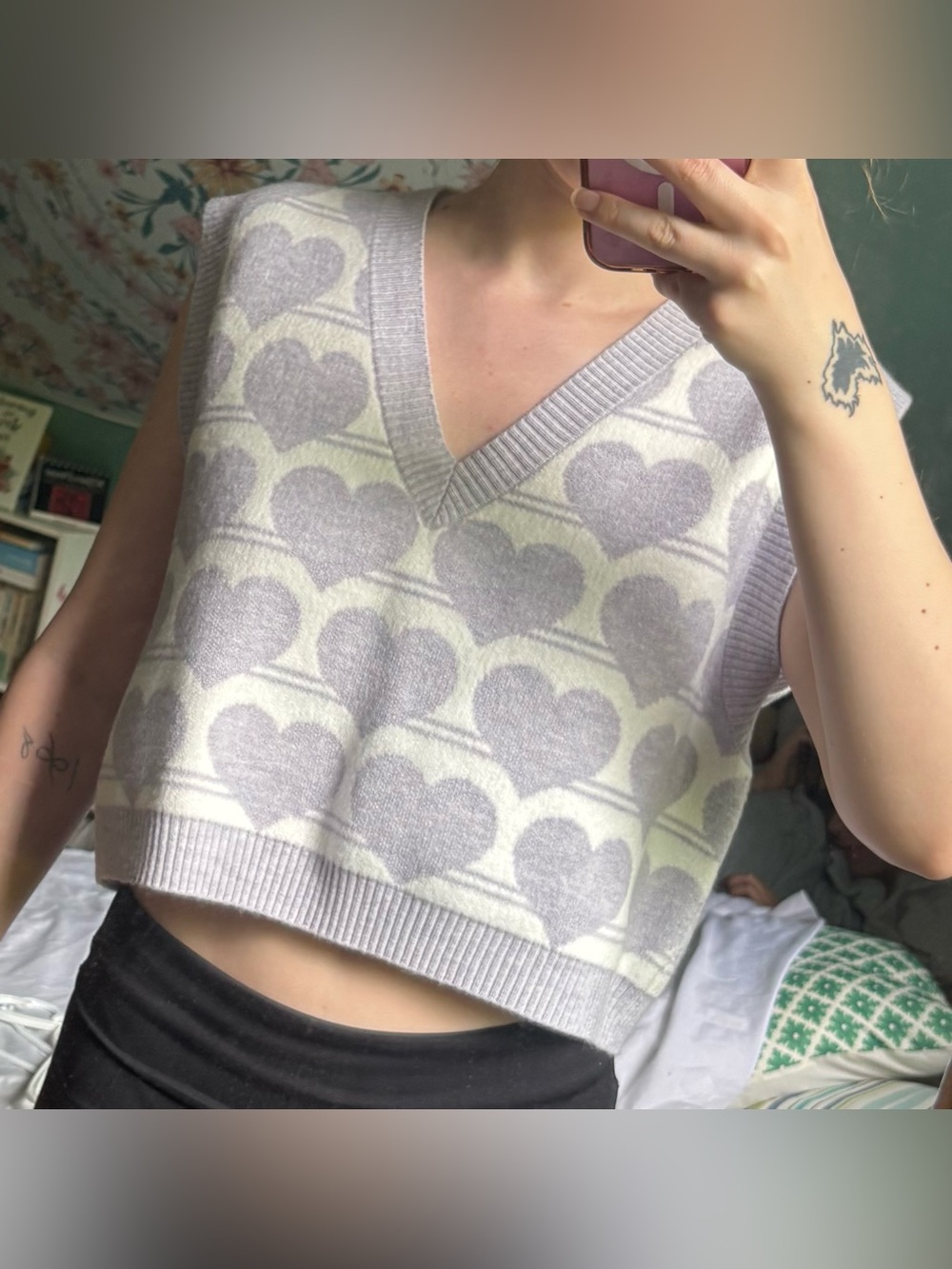 Simons Lavender & Cream Heart Jacquard V‑Neck Sweater Vest